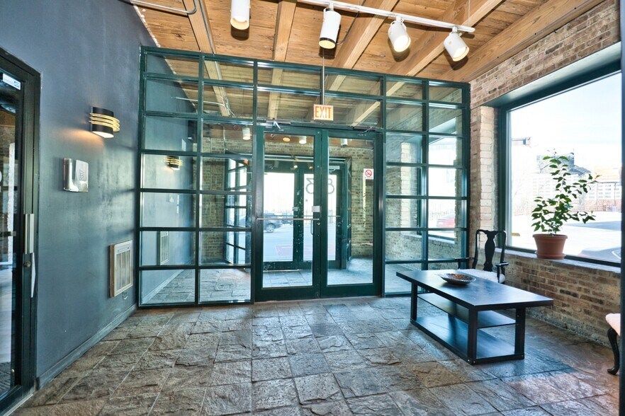 More Photos Of 833-845 W Chicago Ave, Chicago Office For Sale
