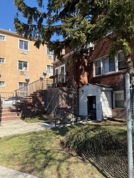 More Photos Of 15009 89th St, Howard Beach Office Residential For Lease