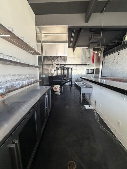 More Photos Of 7563-7565 Beverly Blvd, Los Angeles Restaurant For Lease