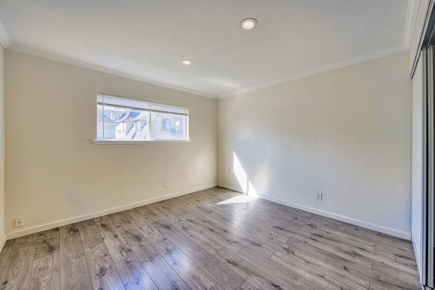 More Photos Of 1523-1527 8th Ave, Oakland Apartments For Sale