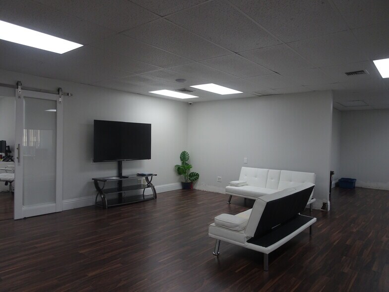 More Photos Of 2826 E Oakland Park Blvd, Fort Lauderdale Office For Sale