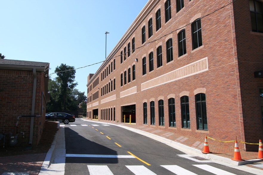 More Photos Of 92 Milton Ave, Alpharetta General Retail For Sale