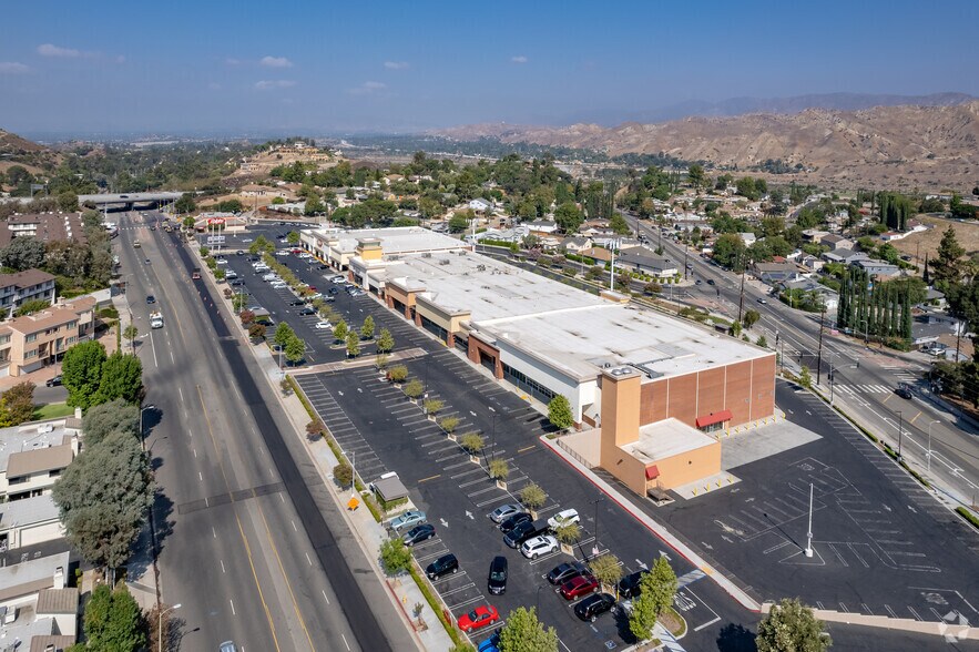More Photos Of 10455 Sunland Blvd, Sunland Unknown For Lease