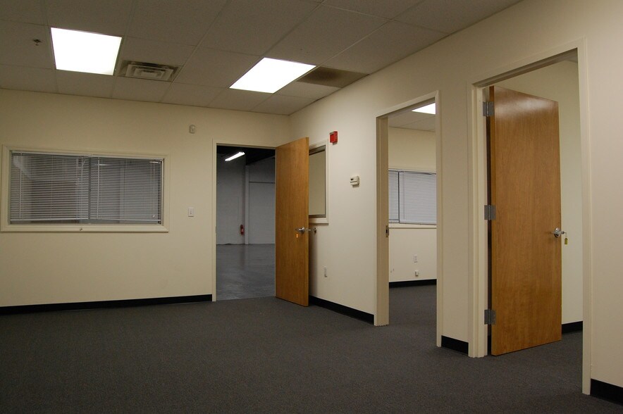 More Photos Of 1 Broad Ave, Fairview Warehouse For Lease