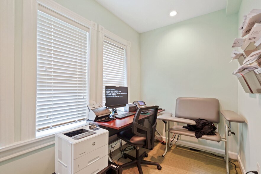 More Photos Of 1011 New Hampshire Ave NW, Washington Office For Sale