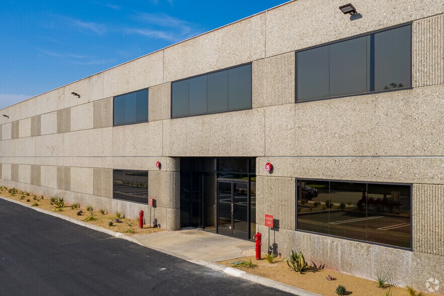 More Photos Of 1210-1230 N Red Gum St, Anaheim Warehouse For Lease