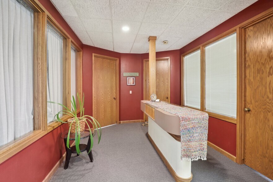 More Photos Of 101 Jones St, Barneveld General Retail For Sale