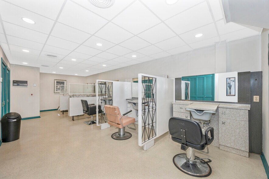 More Photos Of 509 S Market St, Frederick Freestanding For Sale