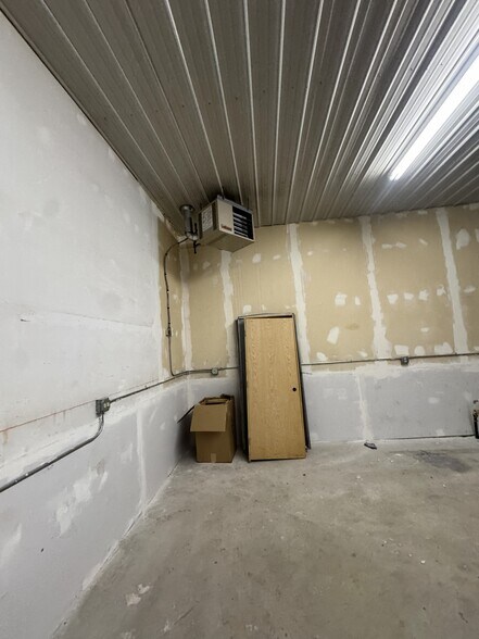 More Photos Of 717 27th St SE, Minot Flex For Lease