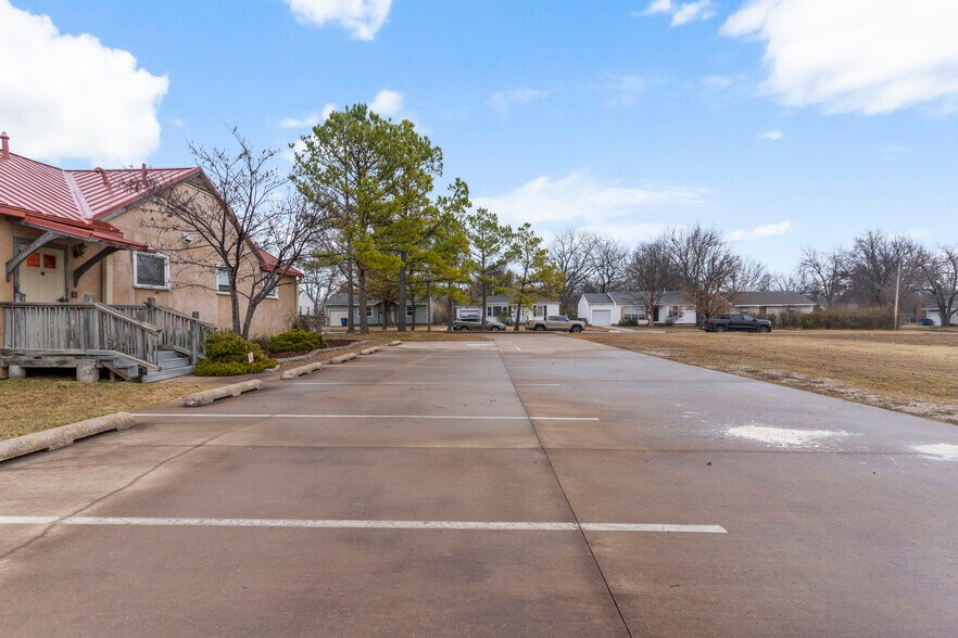More Photos Of 3228 S Jamestown Ave, Tulsa Medical For Sale