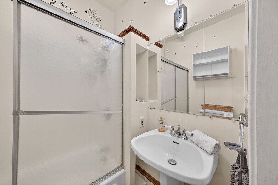 More Photos Of 1011 Market St, Hermann General Retail For Sale