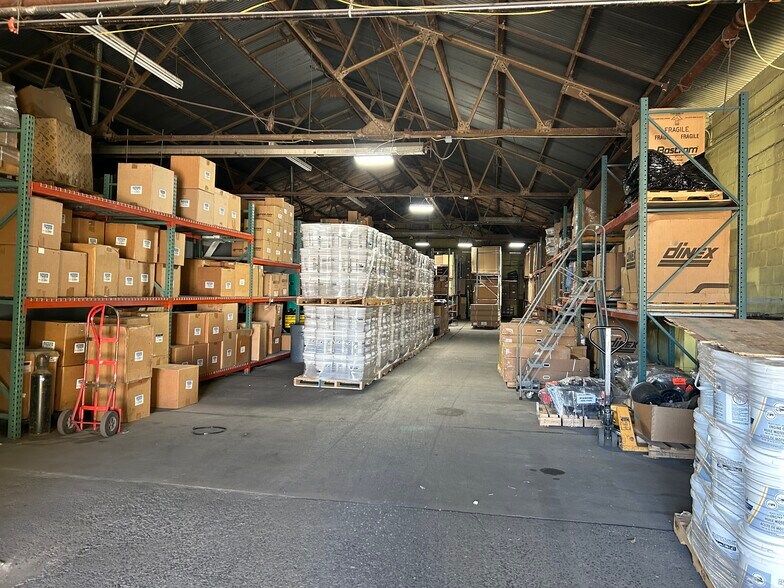 More Photos Of 437-441 Adams St, Newark Warehouse For Lease