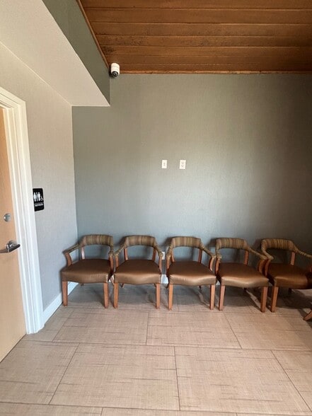 More Photos Of 801 E Debbie Ln, Mansfield Medical For Lease