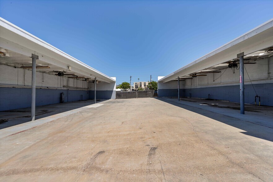 More Photos Of 4433 Mission Bay Dr, San Diego Auto Dealership For Lease