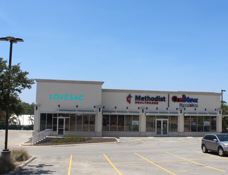 More Photos Of 14775 IH-35 N, Selma Bank For Lease