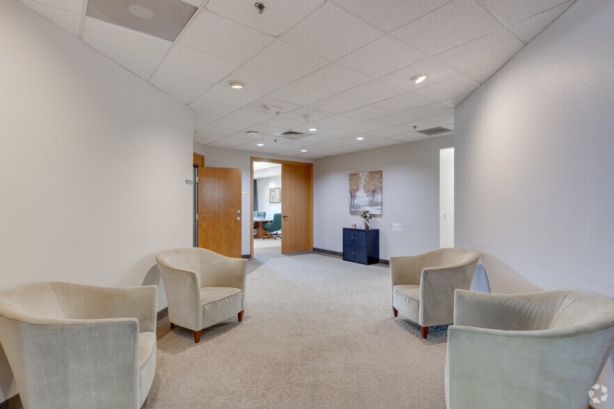 More Photos Of 14804 N Cave Creek Rd, Phoenix Office For Sale