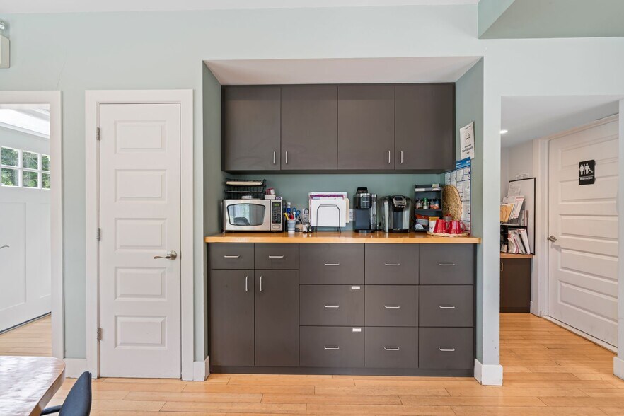 More Photos Of 67 Fort Salonga Rd W, Northport Loft Creative Space For Sale