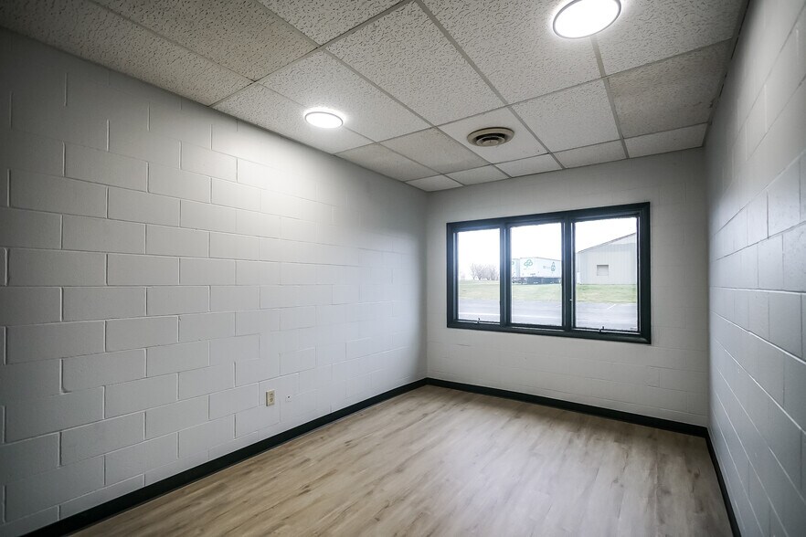 More Photos Of 1140 E Linn St, Canton Office For Lease