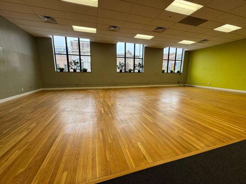 More Photos Of 206 S 5th Ave, Ann Arbor Office For Lease