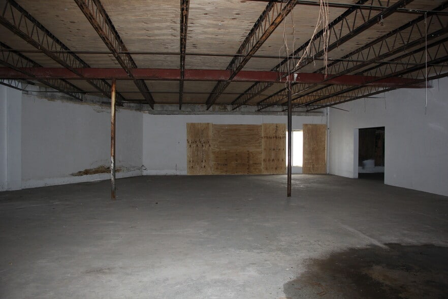 More Photos Of , North Fort Myers General Retail For Sale