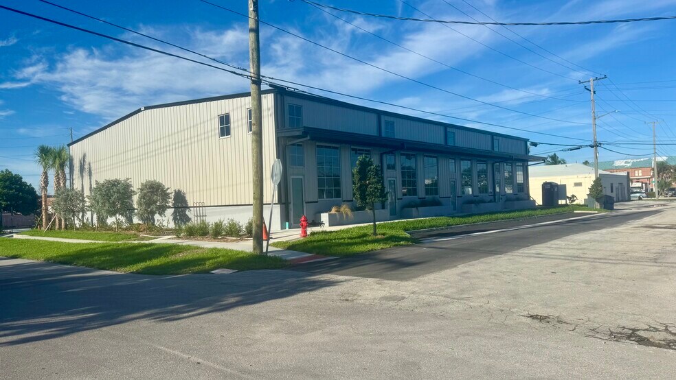 More Photos Of 301 Florida Ave, Fort Pierce Flex For Lease