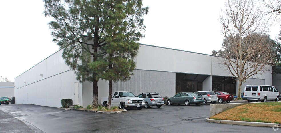 Primary Photo Of 27736-27740 Avenue Hopkins, Valencia Warehouse For Lease