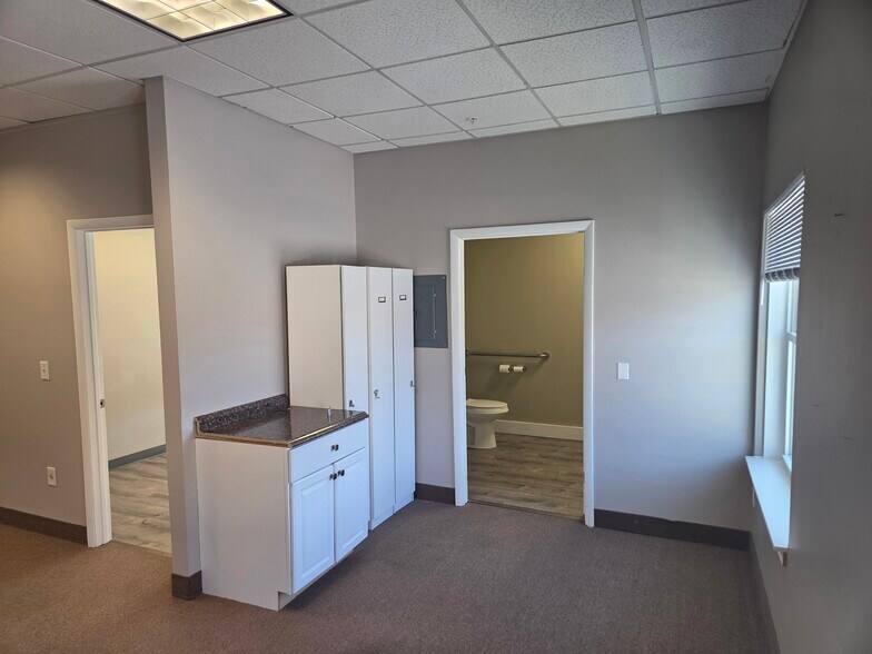 More Photos Of 1524 Route 9, Clifton Park Medical For Lease