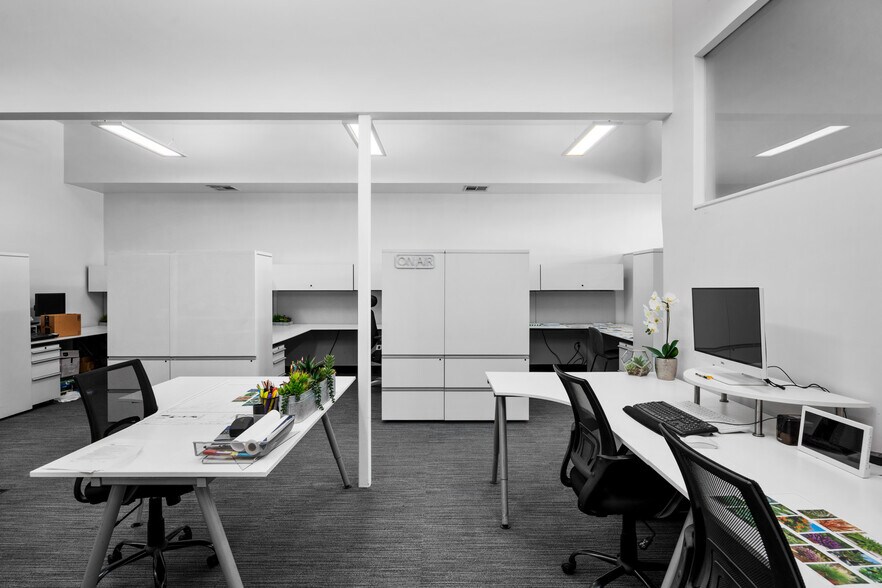More Photos Of 10215 Santa Monica Blvd, Los Angeles Office For Sale