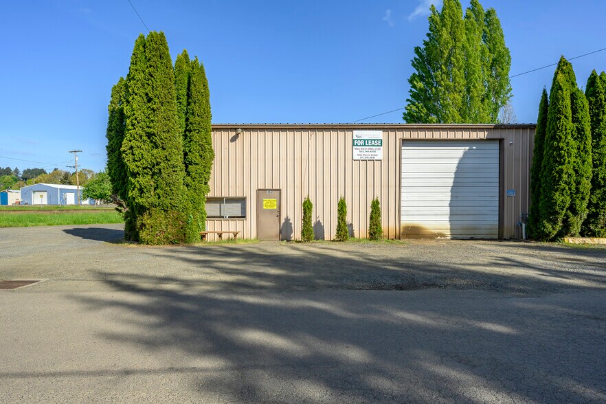 More Photos Of 460 NE Yamhill St, Willamina Distribution For Lease