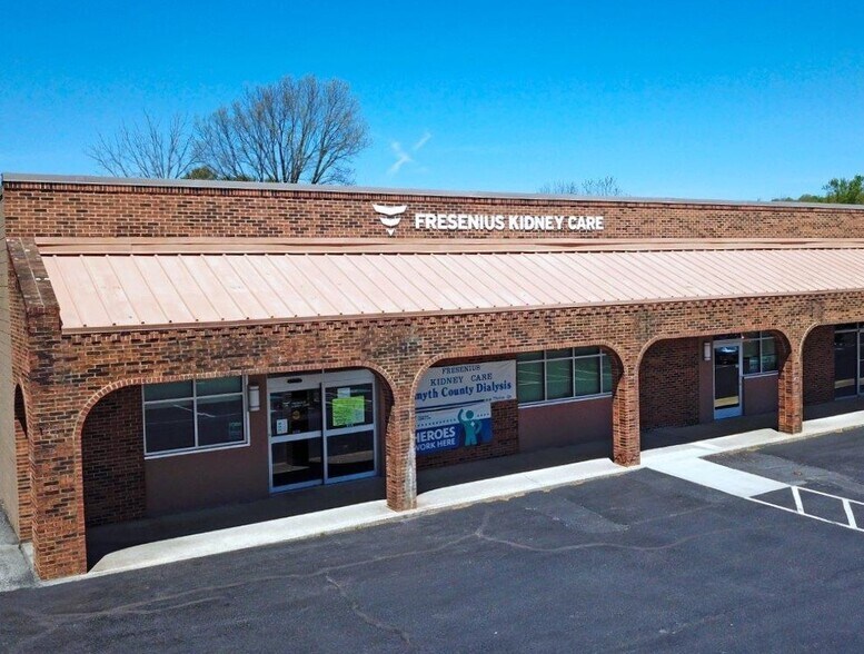 More Photos Of 945 N Main St, Marion Supermarket For Lease