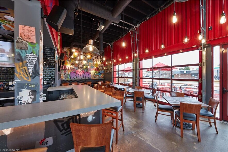 More Photos Of 7184 Drummond Rd, Niagara Falls Restaurant For Sale