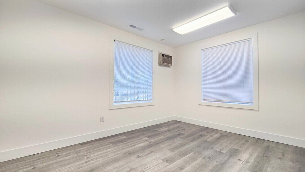 More Photos Of 12208-12222 SE Market St, Portland Office For Lease