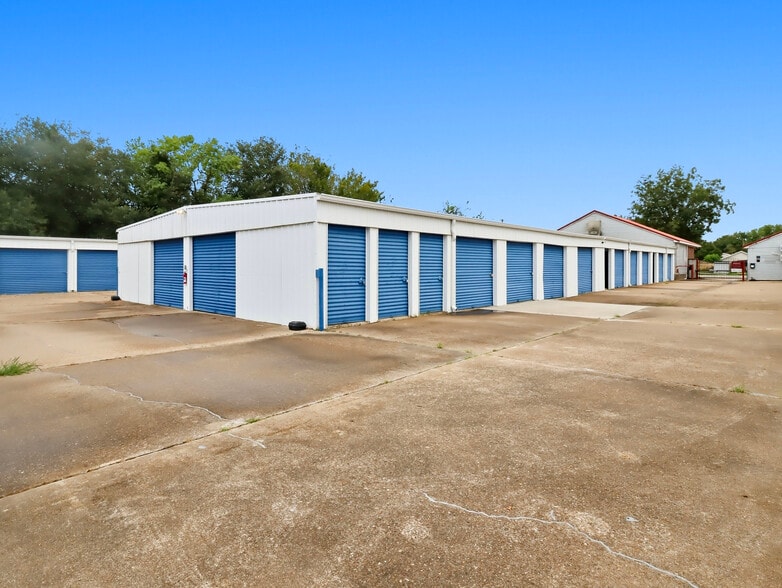 Primary Photo Of 906 Reppert St, Bacliff Self Storage For Sale