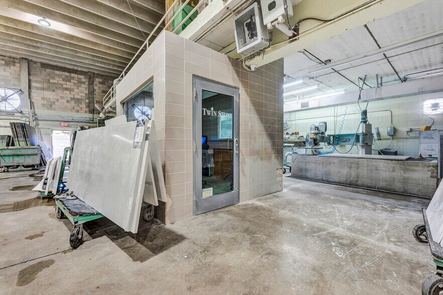 More Photos Of 2060 Johnson St, Hollywood Warehouse For Lease