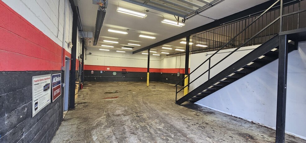 More Photos Of 655 Pennsylvania Ave, Elizabeth Showroom For Lease