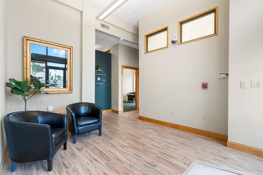 More Photos Of 324 Park Central W, Springfield Office For Lease