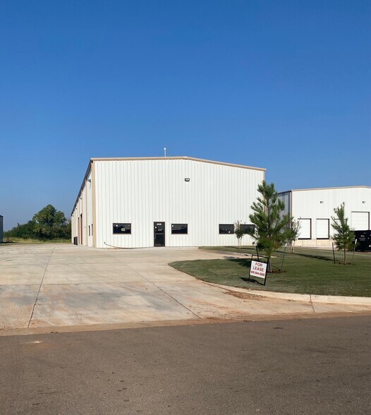 More Photos Of 8409 SW 23rd Pl, Oklahoma City Warehouse For Lease
