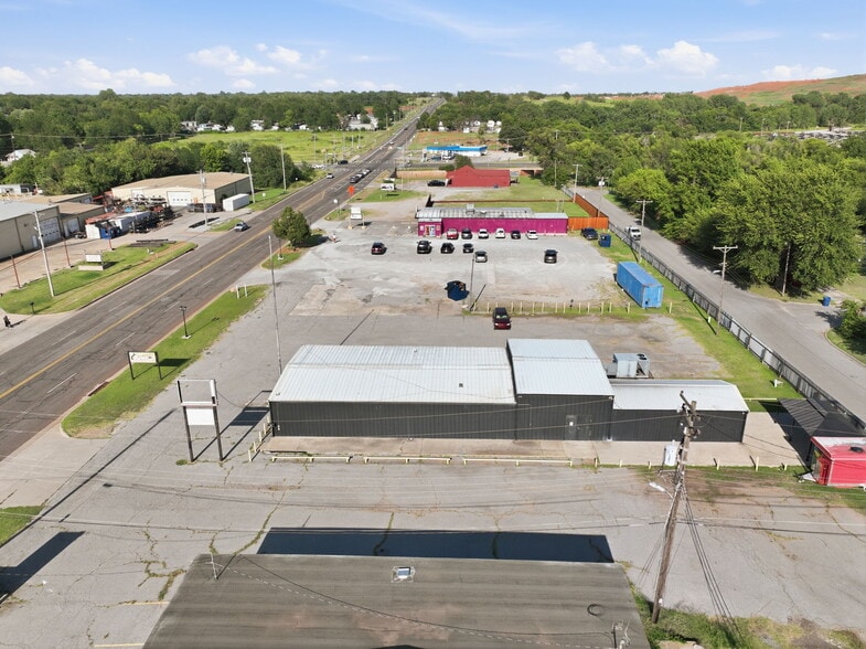 More Photos Of 1900 SE 59th Dr, Oklahoma City Bar For Sale
