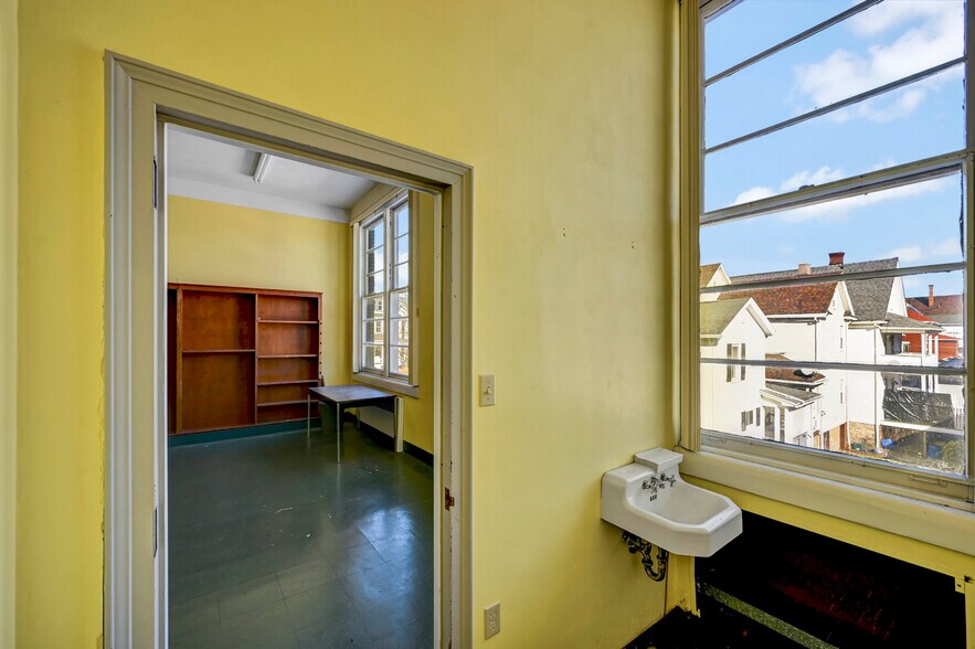 More Photos Of 301 Delaware Ave, Olyphant Office For Sale