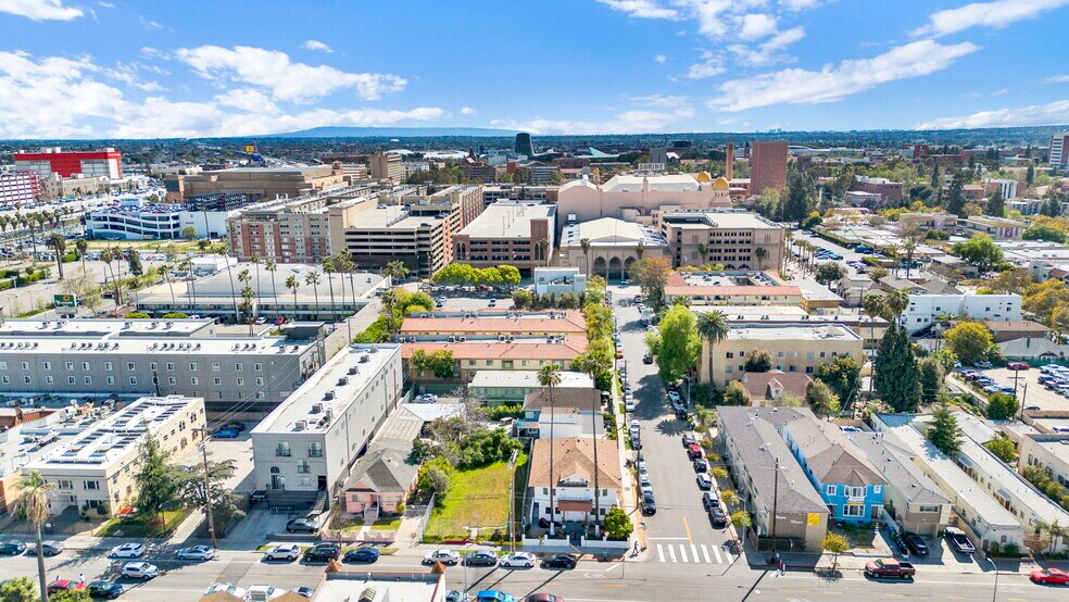 More Photos Of 648 W 30th St, Los Angeles Apartments For Sale