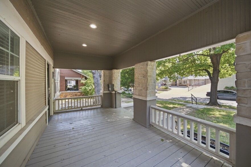 More Photos Of 1628 S Cincinnati Ave, Tulsa Office For Sale