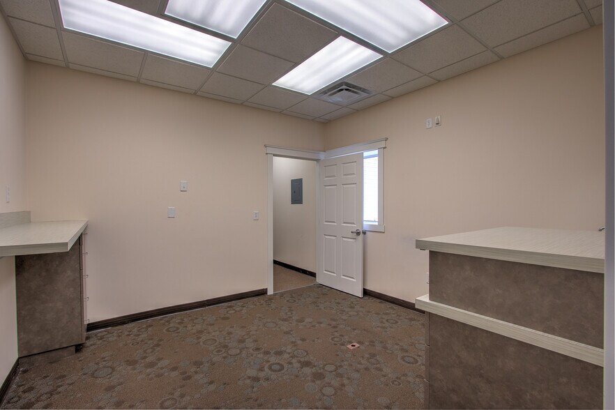 More Photos Of 244 Main St S, Cambridge Storefront Retail Office For Lease