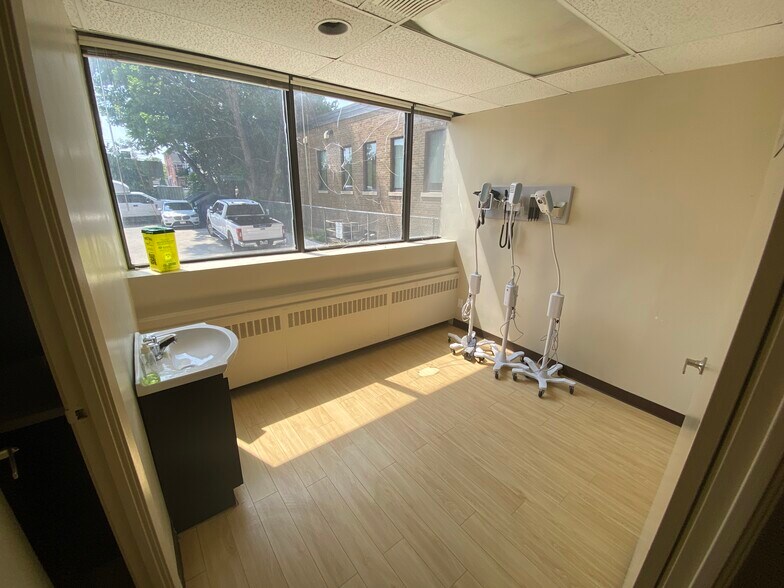 More Photos Of 800 Bathurst St, Toronto Medical For Sale