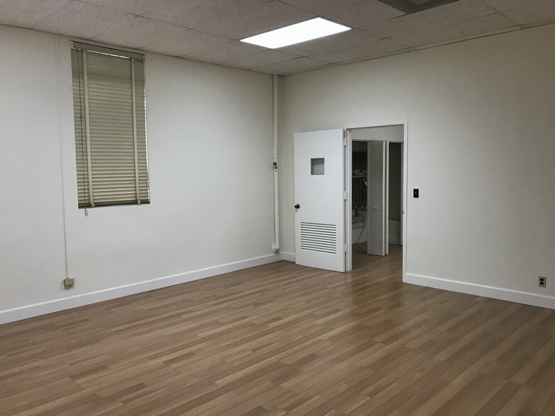 More Photos Of 18470 NW 27th Ave, Miami Gardens Warehouse For Sale