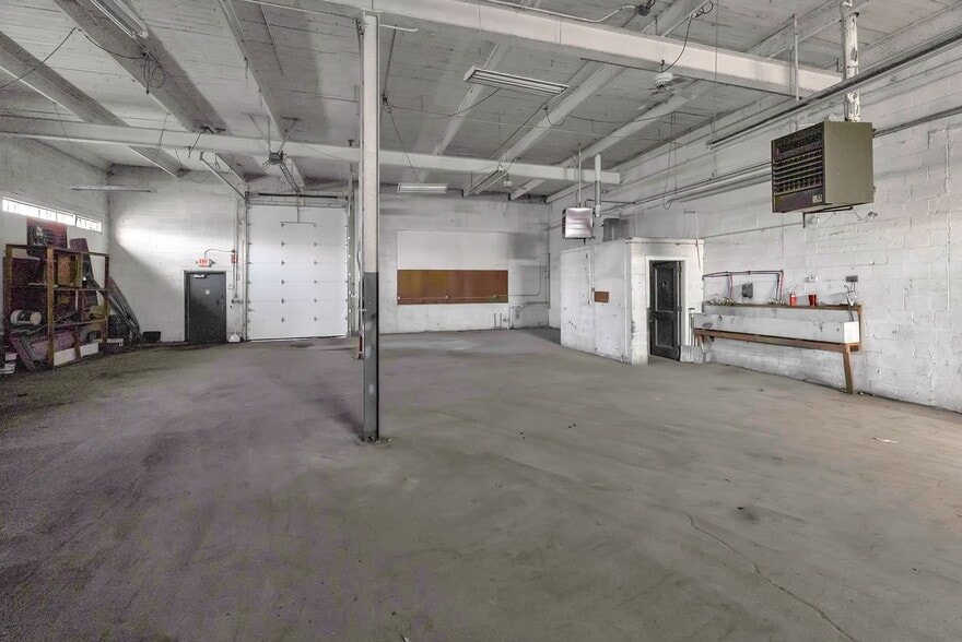 More Photos Of 9900 Northlawn St, Detroit Warehouse For Sale