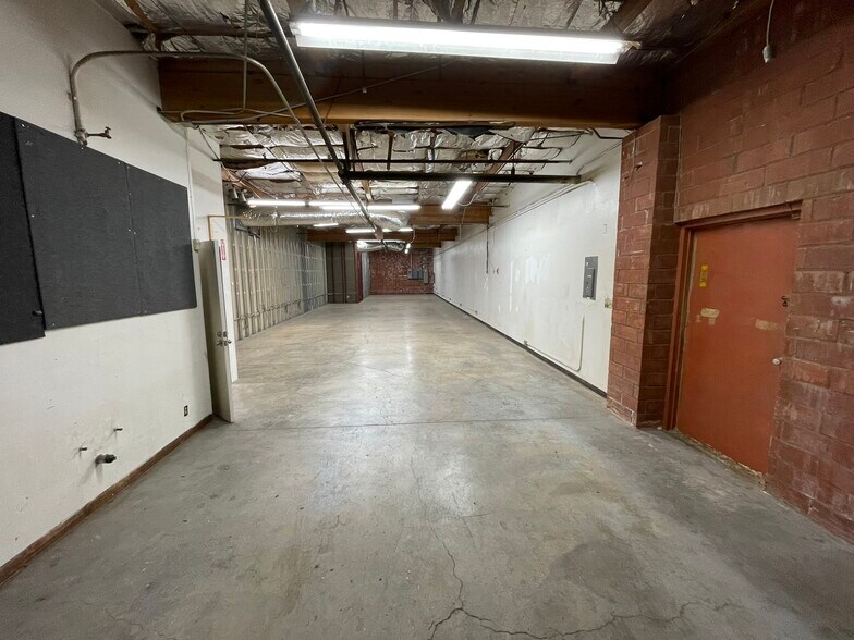 More Photos Of 3380 Livonia Ave, Los Angeles Light Manufacturing For Lease