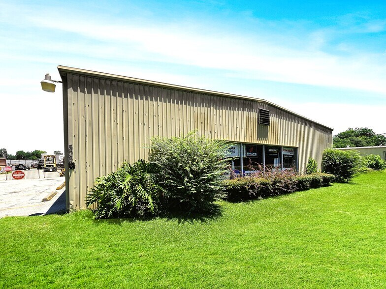 Primary Photo Of 508 Cedar Bayou Rd, Baytown Warehouse For Sale