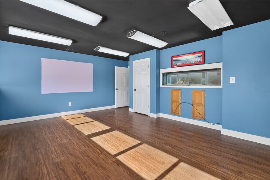 More Photos Of 1512 Garner Rd, Raleigh Warehouse For Lease