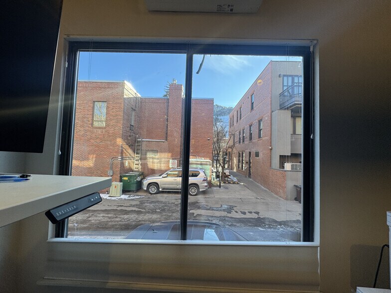 More Photos Of 533 E Hopkins Ave, Aspen Office For Lease