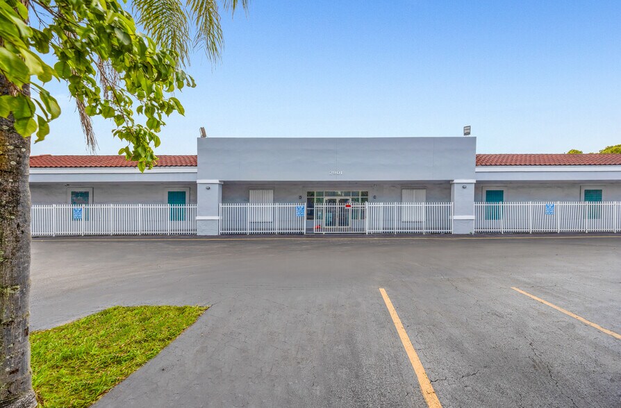 More Photos Of 2901 NW 17th Ave, Miami Office For Sale